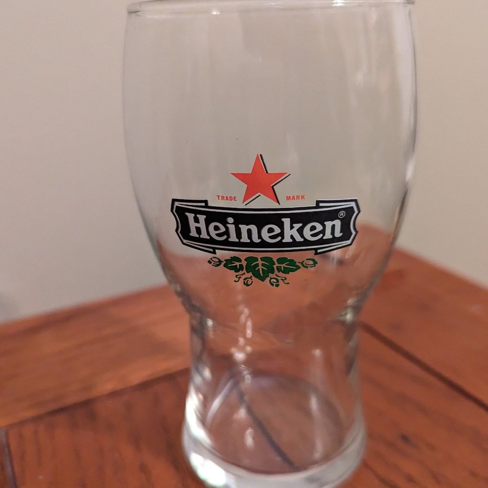 Heineken Trade Mark 16 oz Pint Glass Red Logo Green Leaves